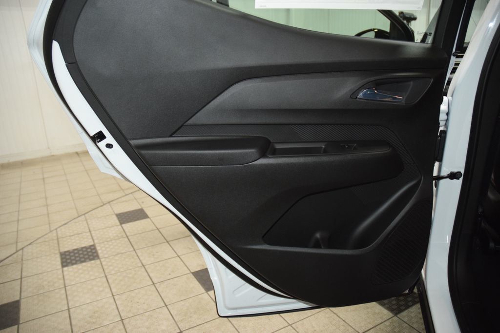 2027 Chevrolet Bolt FWD 4dr RS - 22993520 - 40
