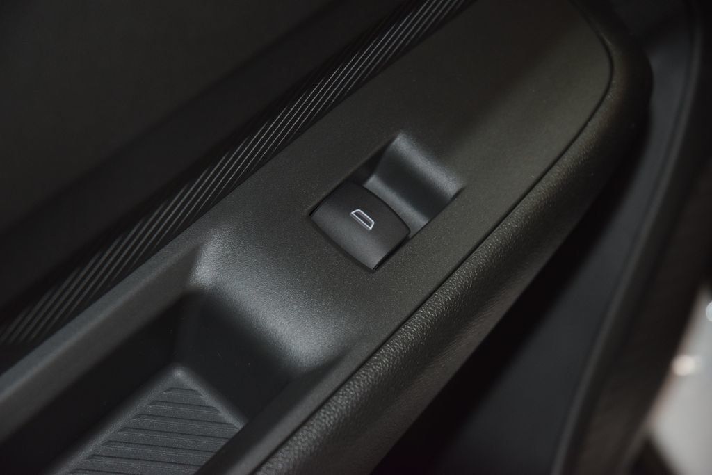 2027 Chevrolet Bolt FWD 4dr RS - 22993520 - 41