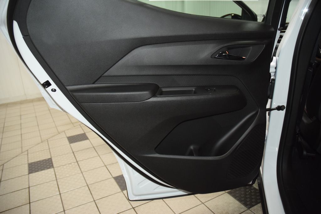 2027 Chevrolet Bolt FWD 4dr RS - 22993595 - 38