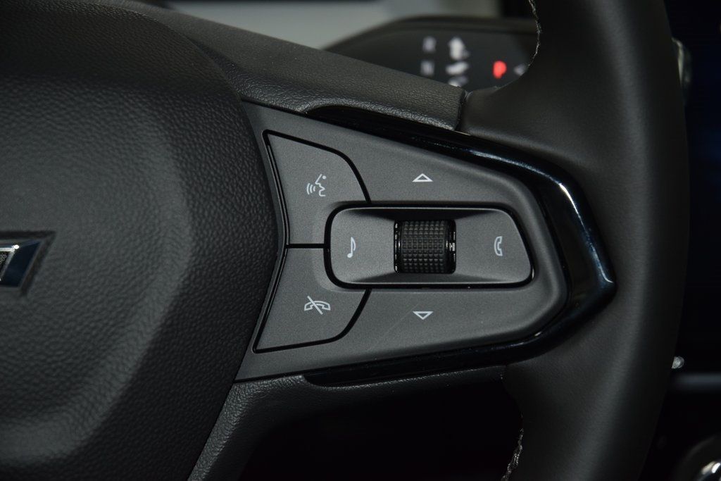 2027 Chevrolet Bolt EV 2LT - 22977378 - 33