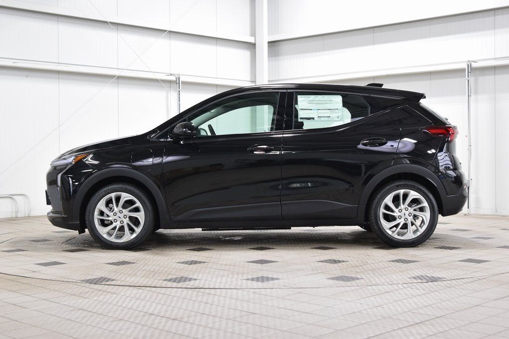 2027 Chevrolet Bolt EV 2LT - 22977378 - 3