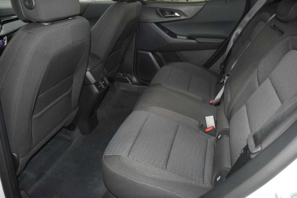 2027 Chevrolet Equinox FWD 4dr LT w/1LT - 23062215 - 38
