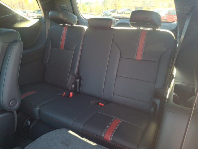 2027 Chevrolet Traverse RS - 23084397 - 28