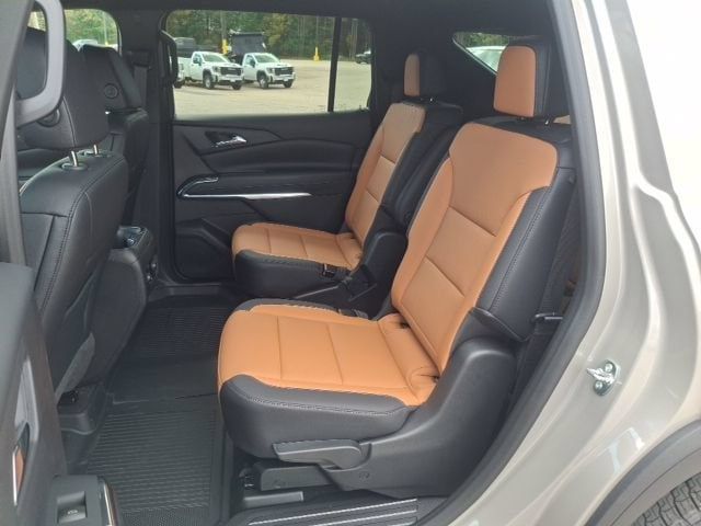 2027 Chevrolet Traverse Z71 - 23084396 - 24