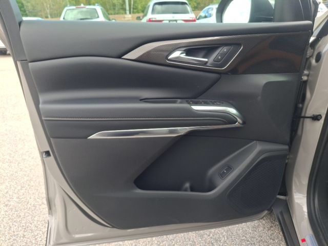 2027 Chevrolet Traverse Z71 - 23084396 - 8