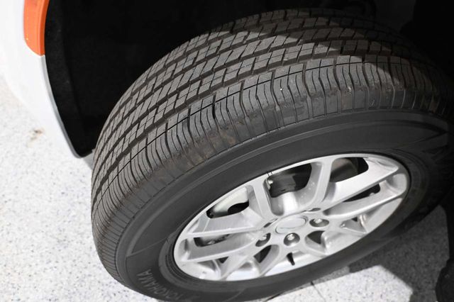 2027 Chrysler Pacifica LX FWD - 23098846 - 10