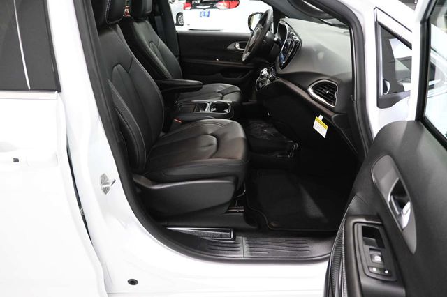 2027 Chrysler Pacifica LX FWD - 23098846 - 14