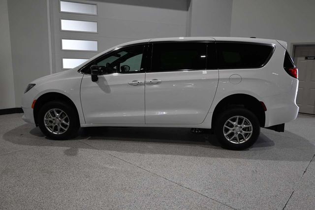 2027 Chrysler Pacifica LX FWD - 23098846 - 8