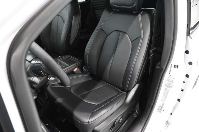 2027 Chrysler Pacifica LX FWD - 23098847 - 13