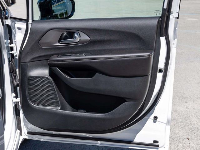 2027 Chrysler Pacifica SELECT - 23076243 - 11