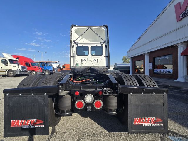 2027 Freightliner Cascadia 126  - 23092855 - 3