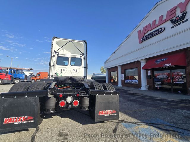 2027 Freightliner Cascadia 126  - 23092855 - 4