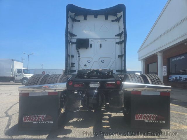 2027 Freightliner Cascadia 126SLP  - 23052648 - 3