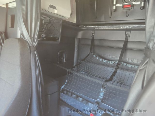 2027 Freightliner Cascadia 126SLP  - 23052652 - 8