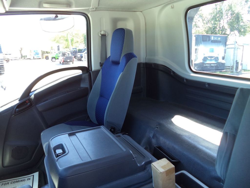 2027 Isuzu FTR 28ft Jerrdan Rollback Tow Truck 8.5 ton - 22159067 - 38