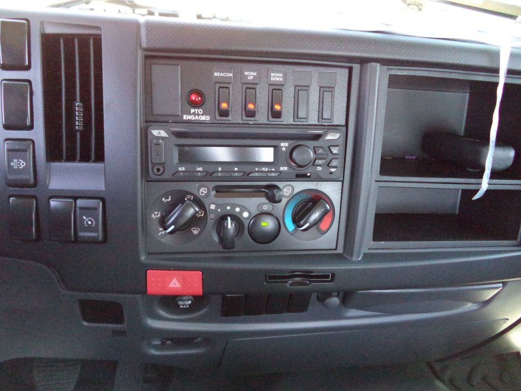 2027 Isuzu FTR 28ft Jerrdan Rollback Tow Truck 8.5 ton - 22159067 - 40