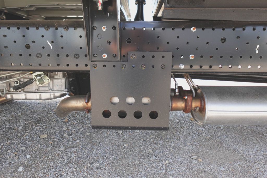 2027 Isuzu NPR HD (16ft Vanscaper w/ Split Ramps) - 23057501 - 18