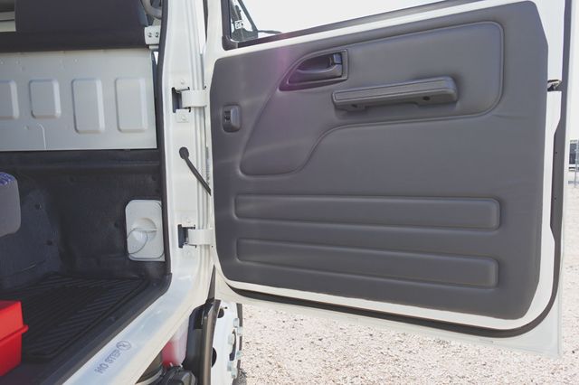2027 Isuzu NPR HD (16ft Vanscaper w/ Split Ramps) - 23057509 - 21