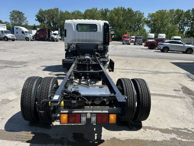 2027 Isuzu NRR 2027 ISUZU CAB CHASSIS - 23074332 - 3