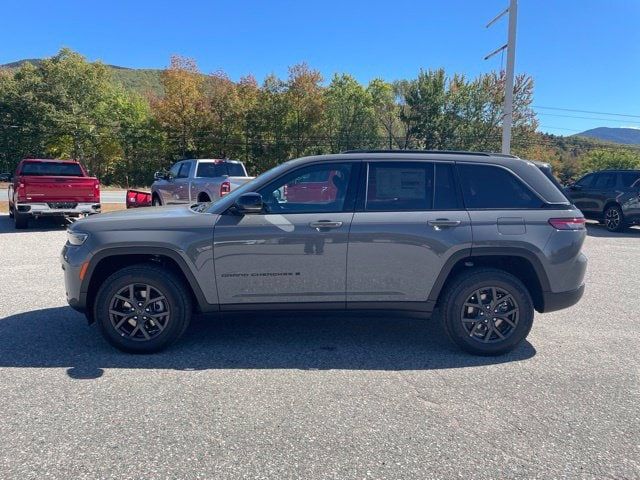 2027 Jeep Grand Cherokee Laredo Altitude - 23076462 - 3