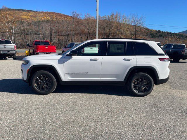 2027 Jeep Grand Cherokee LAREDO ALTITUDE 4X4 - 23081354 - 3