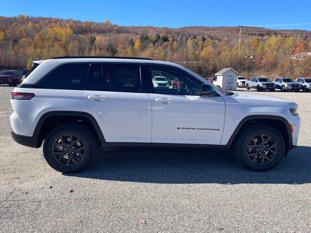 2027 Jeep Grand Cherokee LAREDO ALTITUDE 4X4 - 23081354 - 7
