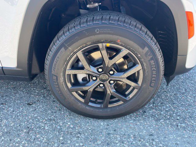 2027 Jeep Grand Cherokee 2 Row LAREDO 4X4 - 23081354 - 8