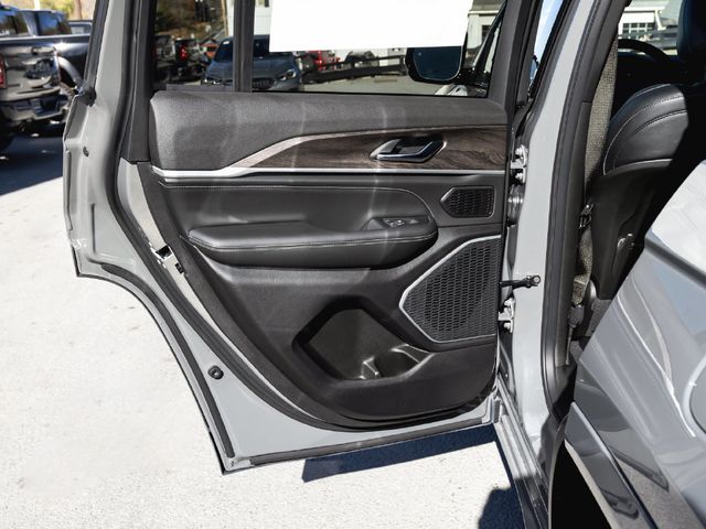 2027 Jeep Grand Cherokee 2 Row LIMITED 4X4 - 23090243 - 13