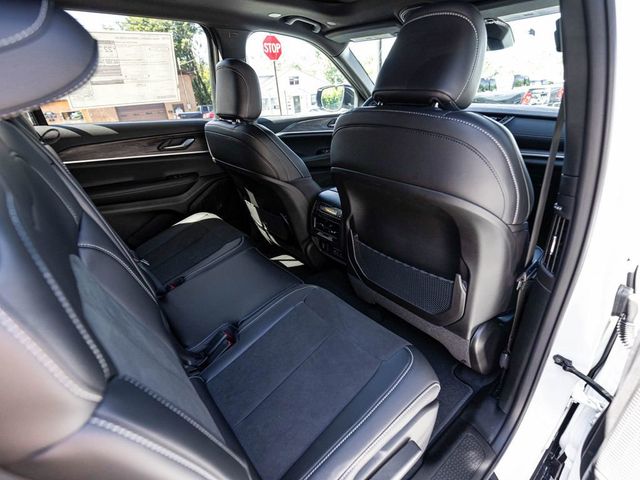 2027 Jeep Grand Cherokee L 3 Row LAREDO 4X4 - 23077461 - 30