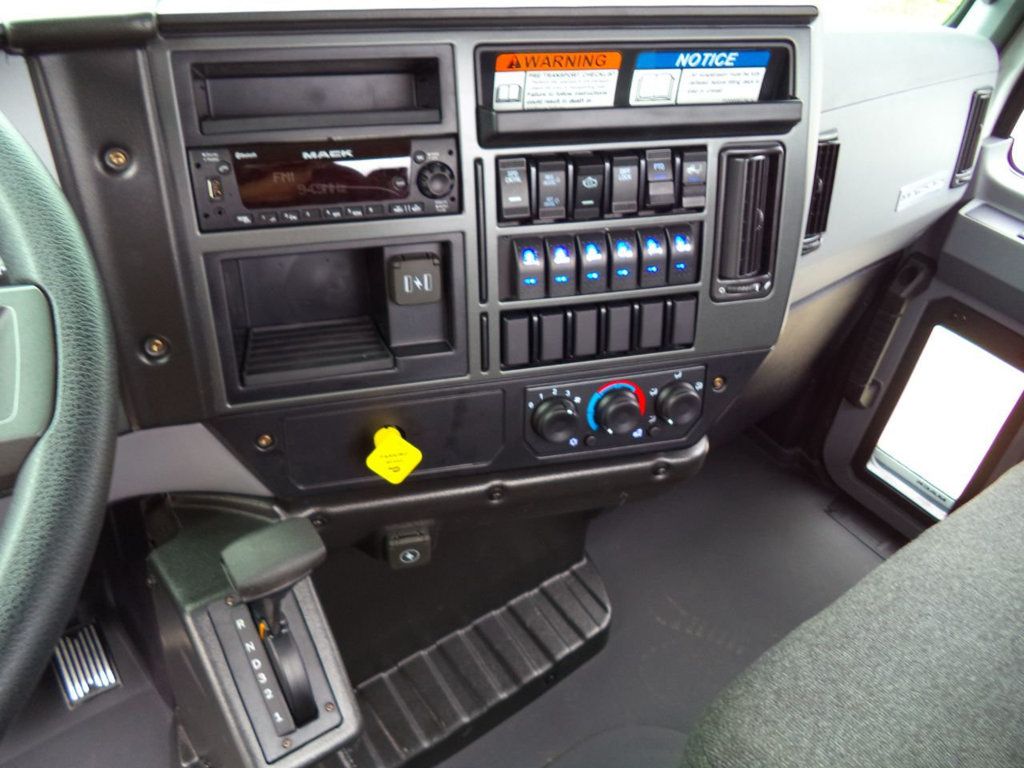 2027 Mack MD6 TowBox 26FT ENCLOSED ROLLBACK TOW TRUCK SHARK JERRDAN - 21897683 - 48