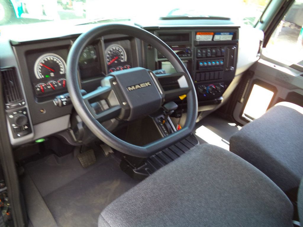 2027 Mack MD6 TowBox 26FT ENCLOSED ROLLBACK TOW TRUCK SHARK JERRDAN - 21897683 - 49