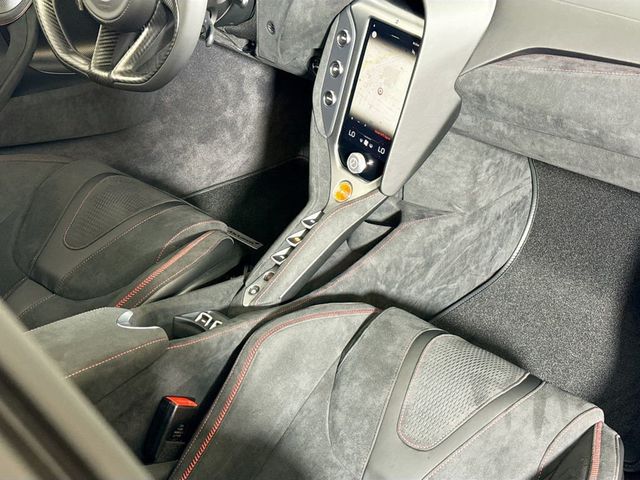 2027 McLaren 750S Spider - 23044221 - 17