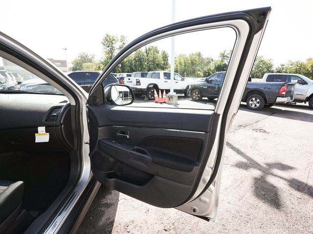 2027 Mitsubishi Outlander Sport 2.0 ES - 23085824 - 14