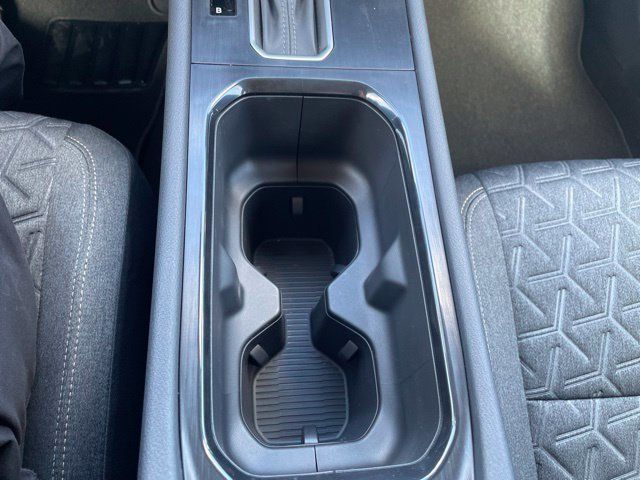 2027 Nissan Kicks SV - 23080782 - 17