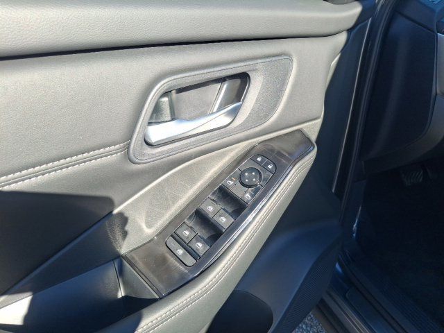 2027 Nissan Rogue Dark Armor - 23099456 - 10