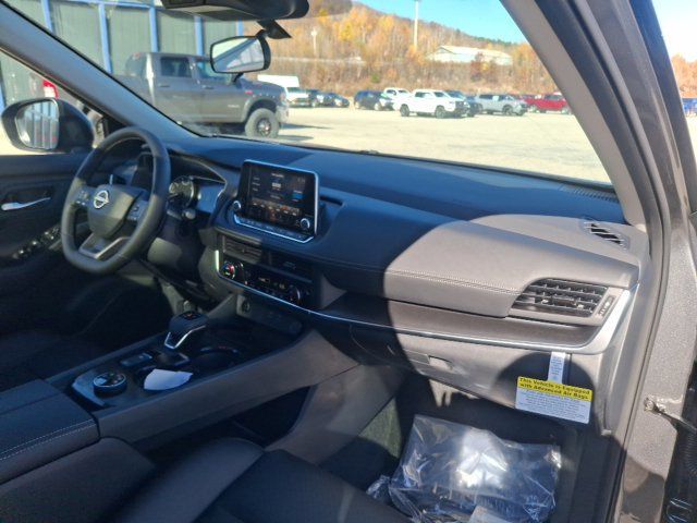 2027 Nissan Rogue Dark Armor - 23099456 - 31