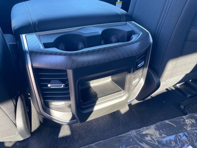 2027 Ram 1500 BIG HORN CREW CAB 4X4 5'7 BOX - 23077633 - 24