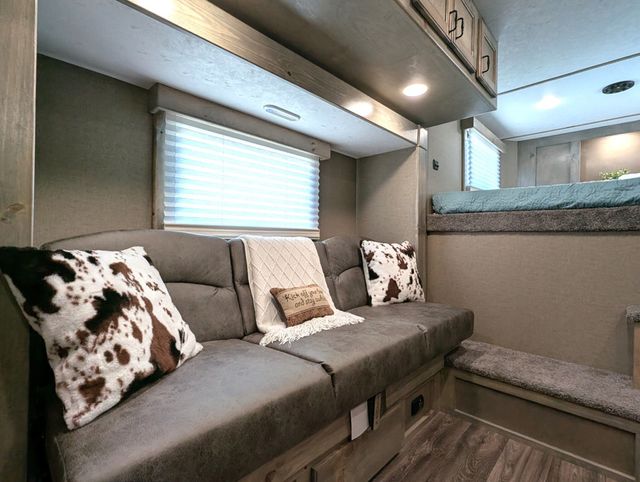 2027 Shadow 2 Horse Slant 9' Living Quarters w/ Slide  - 23034796 - 7