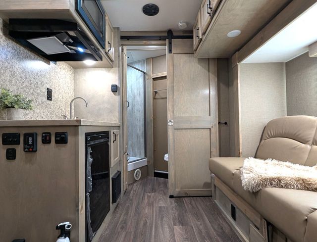 2027 Shadow 2 Horse Slant Bumper Pull Living Quarters w/ Slide  - 23101040 - 6