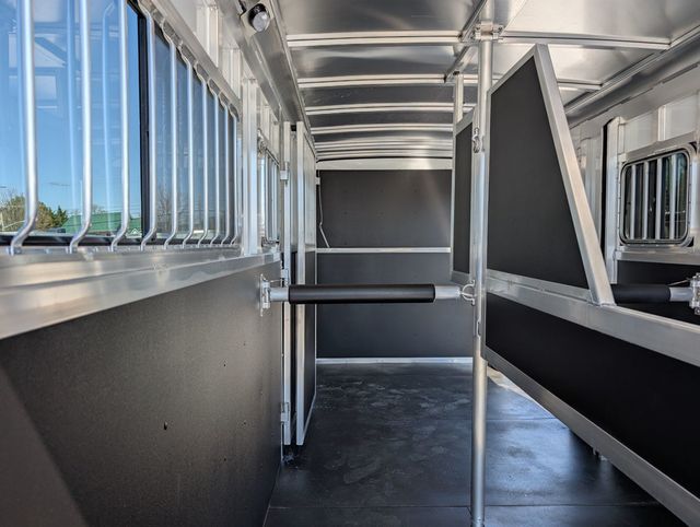 2027 Shadow 2+1 Straight Load with Box Stall  - 23087805 - 9