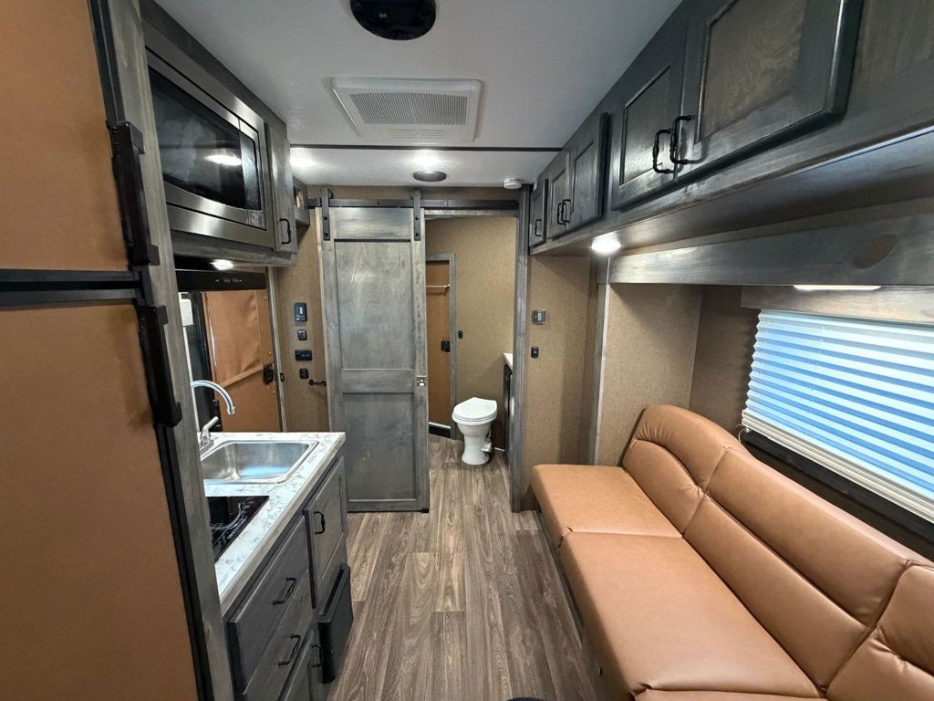 2027 Shadow 3 Horse Slant 10'6 Living Quarters w/ Slide  - 23087165 - 11