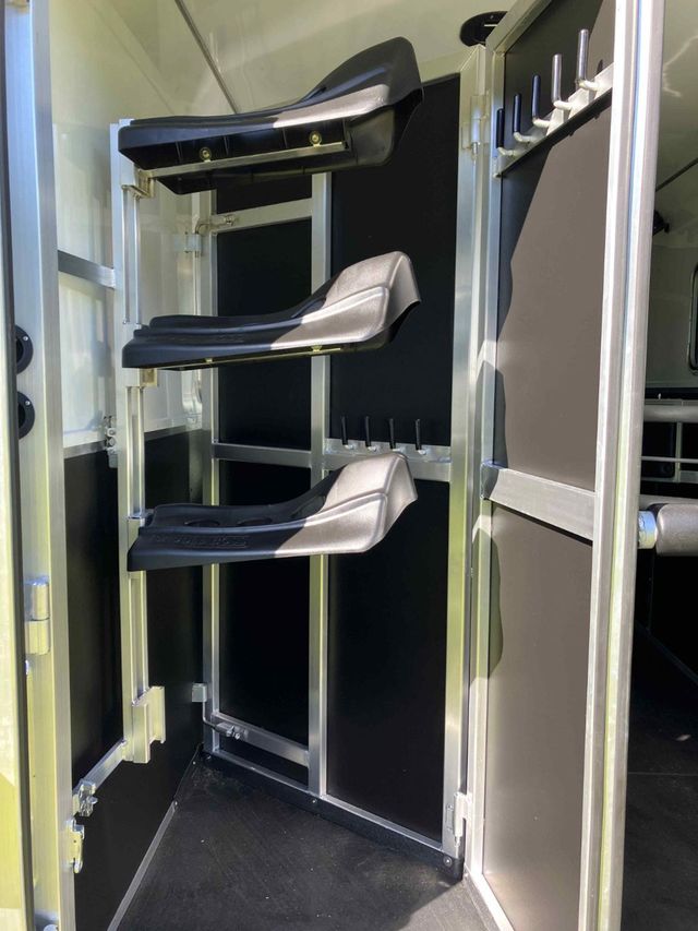 2027 Shadow 3 Horse Slant 10'6 Living Quarters w/ Slide  - 23087165 - 4