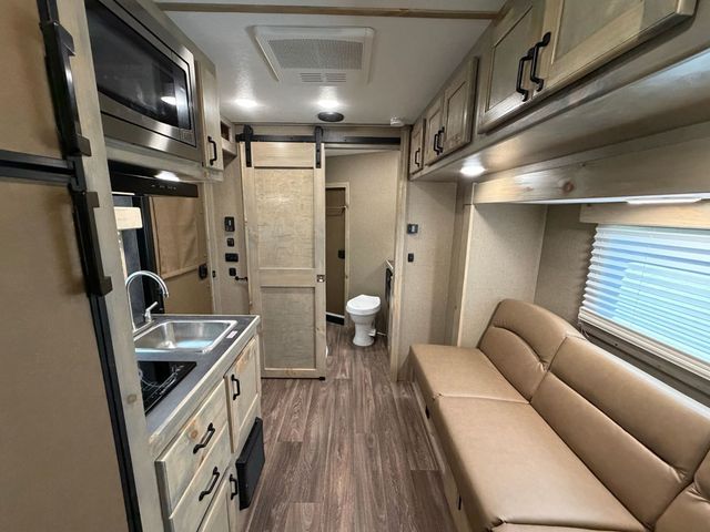2027 Shadow 3 Horse Slant 10'6 Living Quarters w/ Slide  - 23091913 - 11