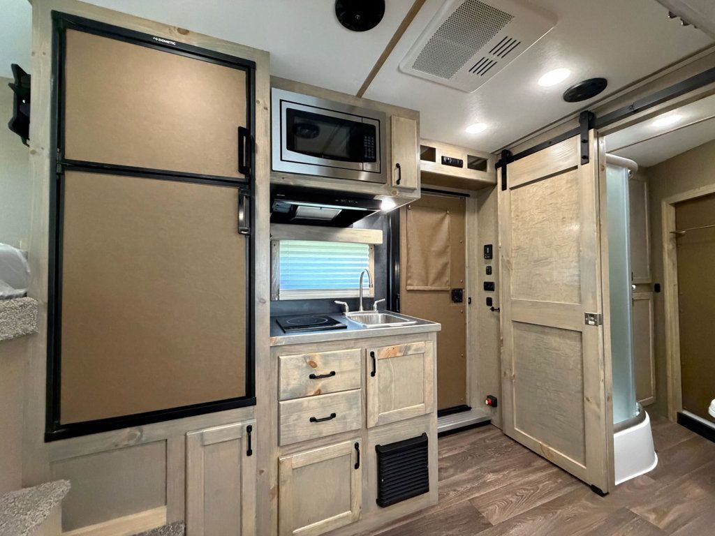 2027 Shadow 3 Horse Slant 10'6 Living Quarters w/ Slide  - 23091913 - 12