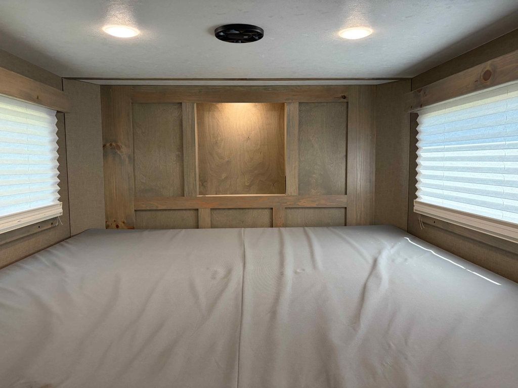 2027 Shadow 3 Horse Slant 7' Living Quarters  - 23059270 - 13
