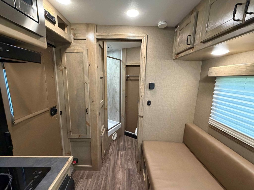 2027 Shadow 3 Horse Slant 7' Living Quarters  - 23059270 - 15