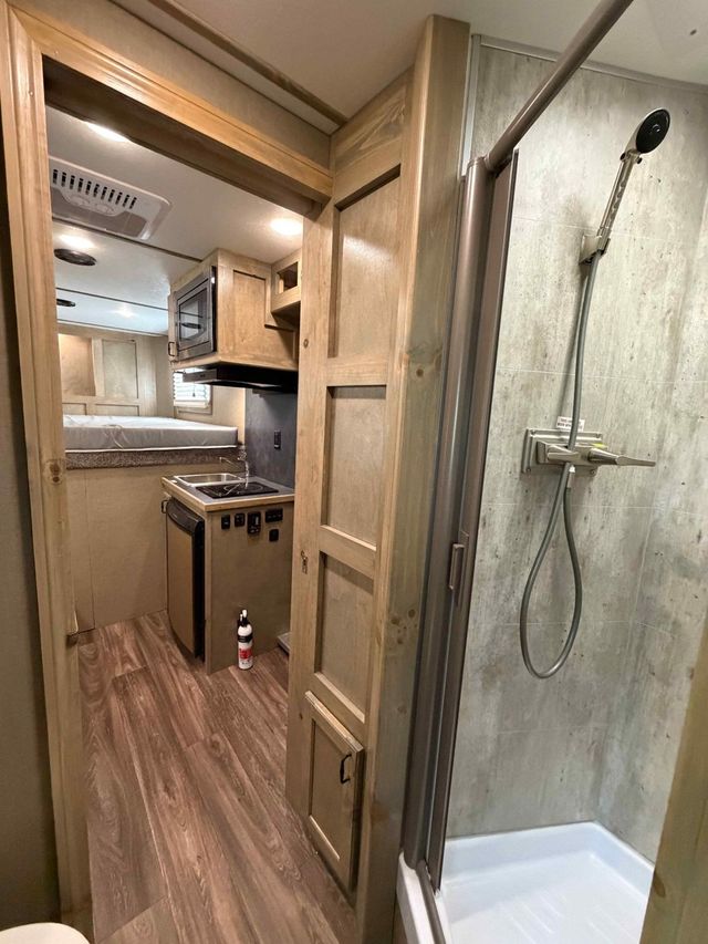 2027 Shadow 3 Horse Slant 7' Living Quarters  - 23059270 - 17