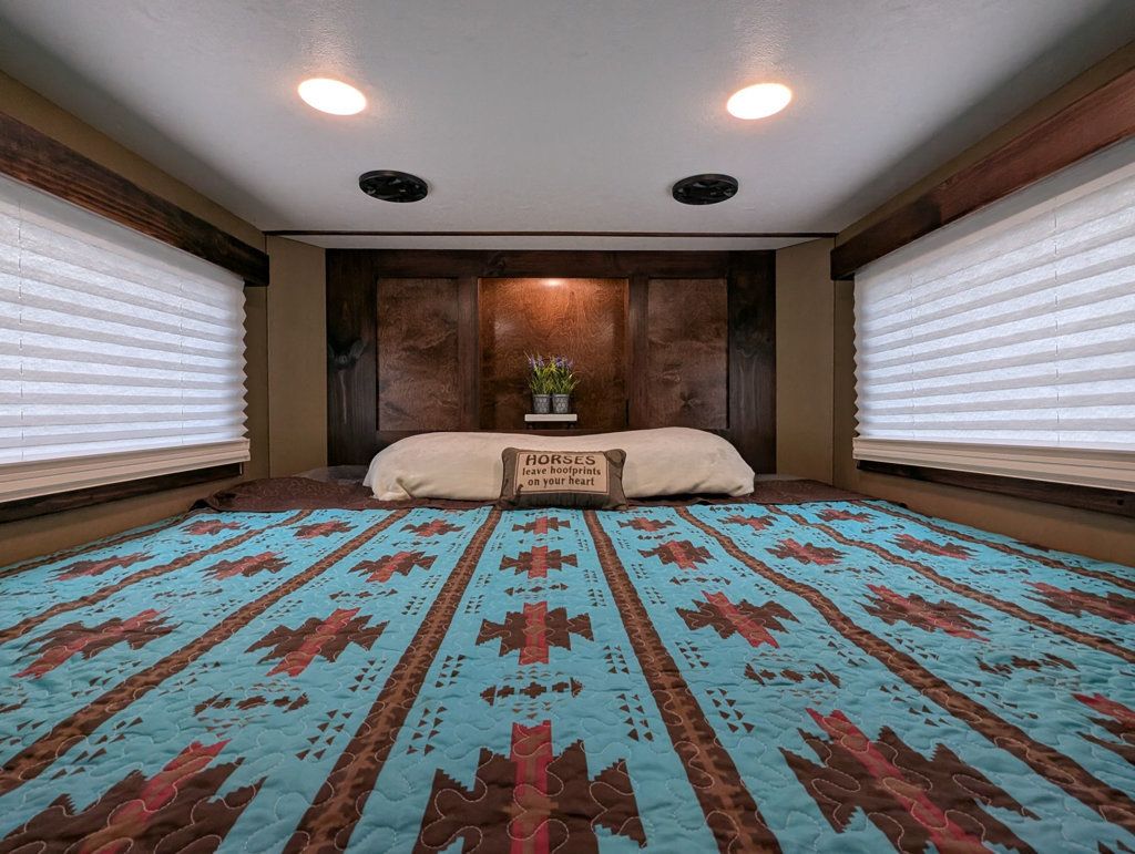 2027 Shadow 3 Horse Slant 9' Living Quarters with Slide  - 23091750 - 8