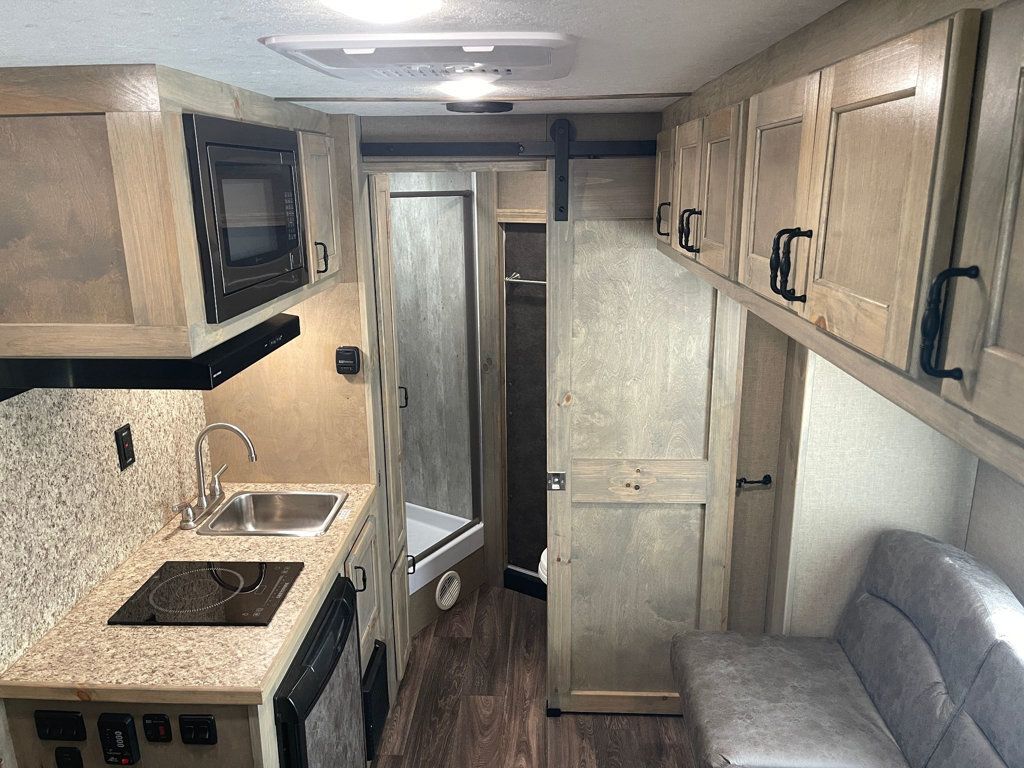 2027 Shadow 3 Horse Slant 9' Living Quarters with Slide  - 23064315 - 10