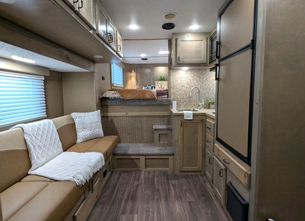 2027 Shadow 3 Horse Slant SuperWide 10'6 Living Quarters  - 23092331 - 9